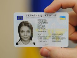 С 11 января пластиковые паспорта начнут получать 16-летние украинцы