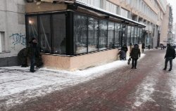 Владельцев ресторана в центре Киева заставили избавиться от огромной пристройки. ФОТО