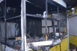 На рынке в Никополе сгорели 14 киосков. ФОТО