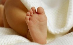 Харківщина: мати п'ятьох дітей під час сну задавила півторамісячну доньку