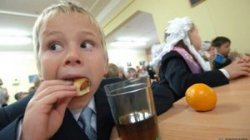 В українських школах скасували безкоштовне харчування для учнів молодших класів