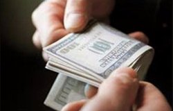 На Сумщині прикордонного начальника взяли на хабарі у $1000
