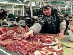 Украинцы вместо мяса стали есть каши и картофель - исследование