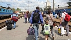 Мінсоцполітики обіцяє не скорочувати допомогу переселенцям