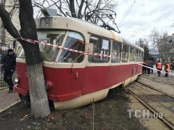 У Києві з рейок зійшов трамвай, є постраждалі
