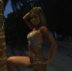 Дана Борисова в купальнике огорчила своих фанатов
