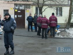 У Дарницькому районі молодик погрожував киянам гранатою