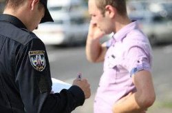 В Киеве грабительница среди белого дня изрезала лицо продавщице