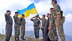 Украинцы предложили ввести воинское приветствие «Слава Украине! – Героям слава!»