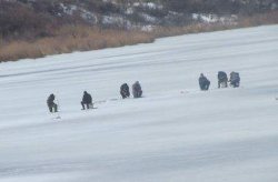 На Днестре рыбак провалился под лед