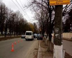 На Киевщине микроавтобус протаранил автомобиль, пострадали дети