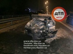 В Киеве две иномарки столкнулись «лоб в лоб», есть пострадавшие