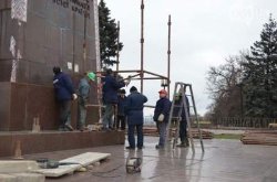В Запорожье никак не свалят памятник Ленину