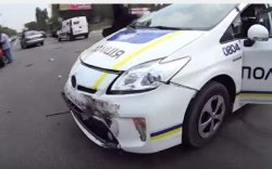 Под Киевом пьяный водитель протаранил патрульных полицейских