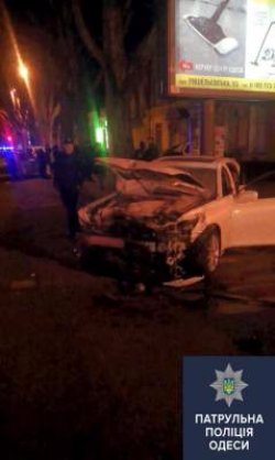 В Одессе Lexus протаранил Renault, есть пострадавшие