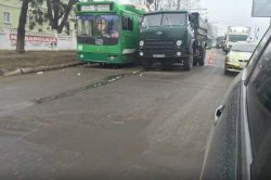 ДТП в Харькове: грузовик протаранил троллейбус с пассажирами