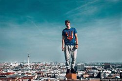 Руфер Мустанг опубликовал зрелищное фото на фоне Берлина