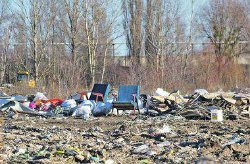 На Тернопольщине среди груды мусора обнаружен мертвец