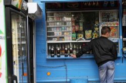 В Киеве запретили продажу пива и алкоголя в ларьках
