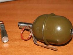 ЧП в столице: во дворе дома киевлянка нашла гранату и записку с угрозами