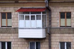 Жуткая смерть: падая с балкона, мужчина пытался ухватиться за бельевые веревки