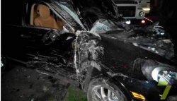 Одесса: 22-летняя девушка на Porsche Cayenne врезалась в столб