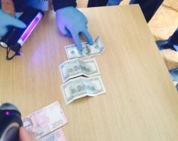 Закарпатського прикордонника впіймали на хабарі в $10 тисяч