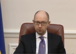 Яценюк предлагает принять акт об отношениях во власти