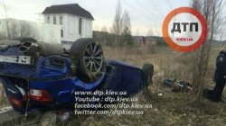 Жуткое ДТП в Киеве: Lexus снес остановку и убил пешехода