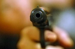 ЧП в Николаеве: в магазине мужчина стрелял подростку в голову