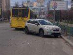 ДТП В Киеве: троллейбус столкнулся с внедорожником