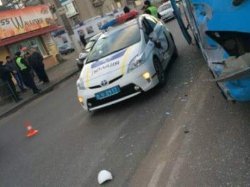 В Житомире полицейский автомобиль протаранил маршрутку с пассажирами