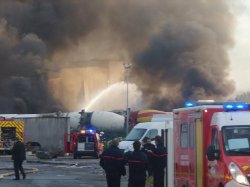 У Франції вибухнули цистерни для перевезення небезпечних речовин