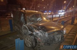 «Пьяное» ДТП в Киеве: в тройной аварии пострадал мужчина