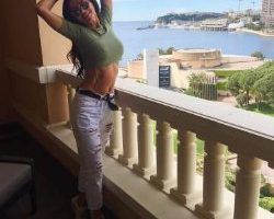 Анна Седокова показала грудь в топе на голое тело Анна Седокова показала грудь в топе на голое тело