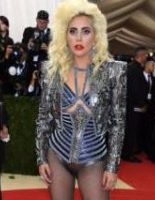 Lady GaGa шокировала публику новым нарядом Lady GaGa шокировала публику новым нарядом