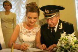 Молодая жена Ивана Краско рассказала всю правду о жизни с пожилым мужем Молодая жена Ивана Краско рассказала всю правду о жизни с пожилым мужем