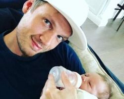Солист Backstreet Boys показал новорожденного сына