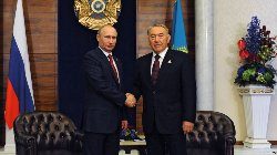 Путин и Назарбаев возложили цветы к Могиле Неизвестного Солдата