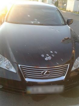 На стоянке в Киеве из охотничьего ружья обстреляли Lexus
