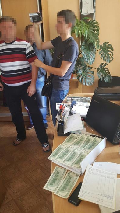Мэра Мены Примакова поймали при получении $1000 взятки