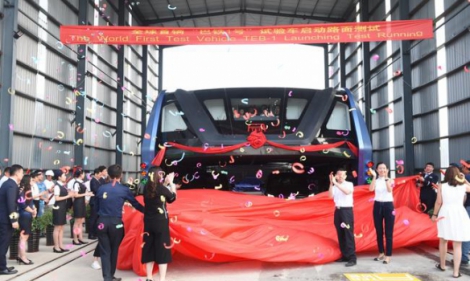 В Китае испытали 22-метровый автобус-тоннель