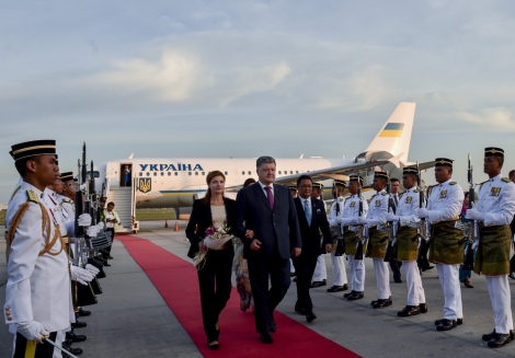 Порошенко начал первый в истории официальный визит в Малайзию