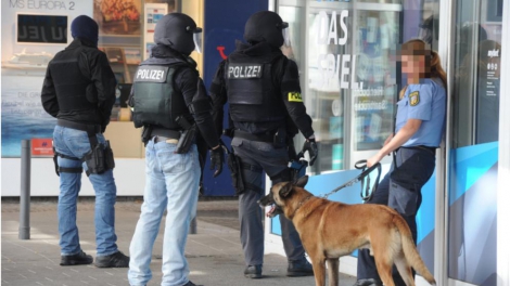 Вооруженный мужчина захватил ресторан в Германии