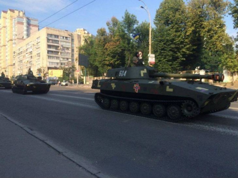В «Киевавтодоре» заявили, что улицы «страдают» от военной техники для парада