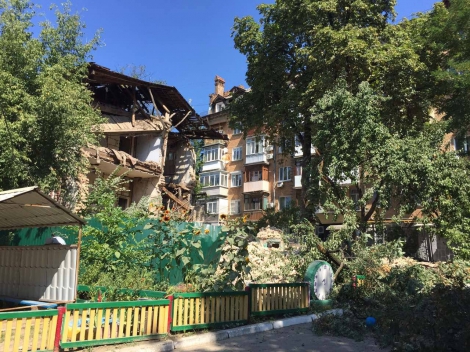 В центре Киева возле детсада обрушился отселенный дом