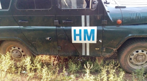 Боевики расстреляли автомобиль СЦКК возле Светлодарска