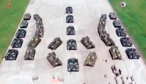 Порошенко передает военным 150 единиц боевой техники в Чугуеве
