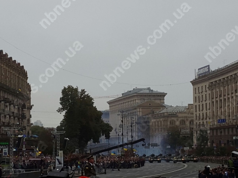 В Киеве завершился военный парад: по Крещатику проехали танки, БМП и САУ