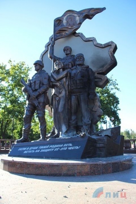 Ночью в Луганске неизвестные подорвали памятник «защитникам ЛНР»